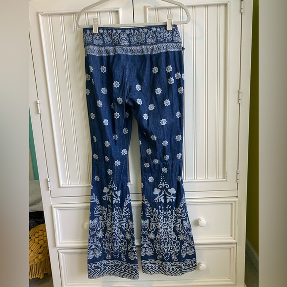 Fun flower pattern pants!! - Picture 2 of 2